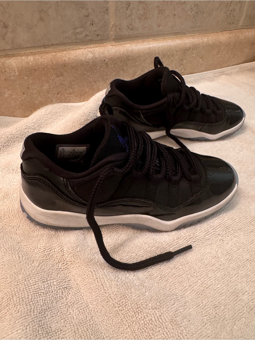 Jordan Retro 11 Low Black White Leather Lace-Up Kids Sneakers US 2.5Y